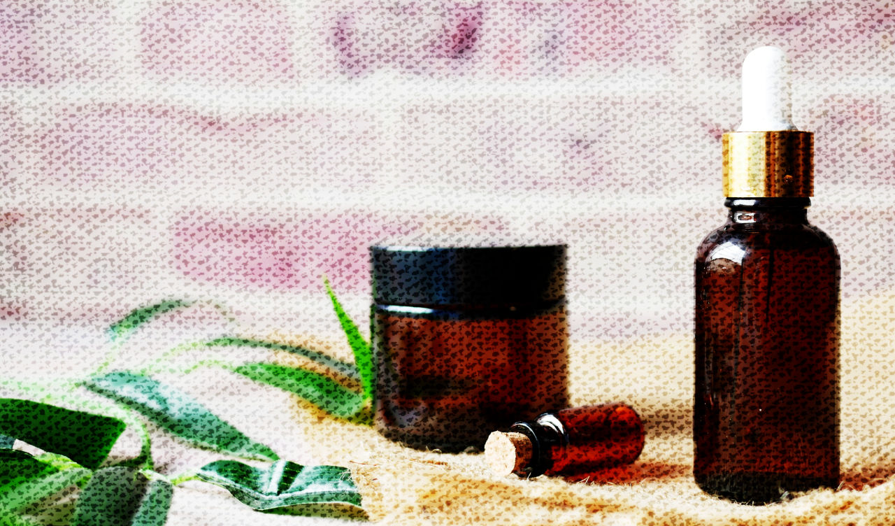 『祈り歌』は調香師Miyakiの創作香油レーベルです。